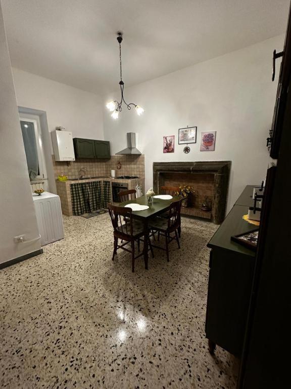 La Casa Sotto Il Castello Apartment Bracciano  Luaran gambar